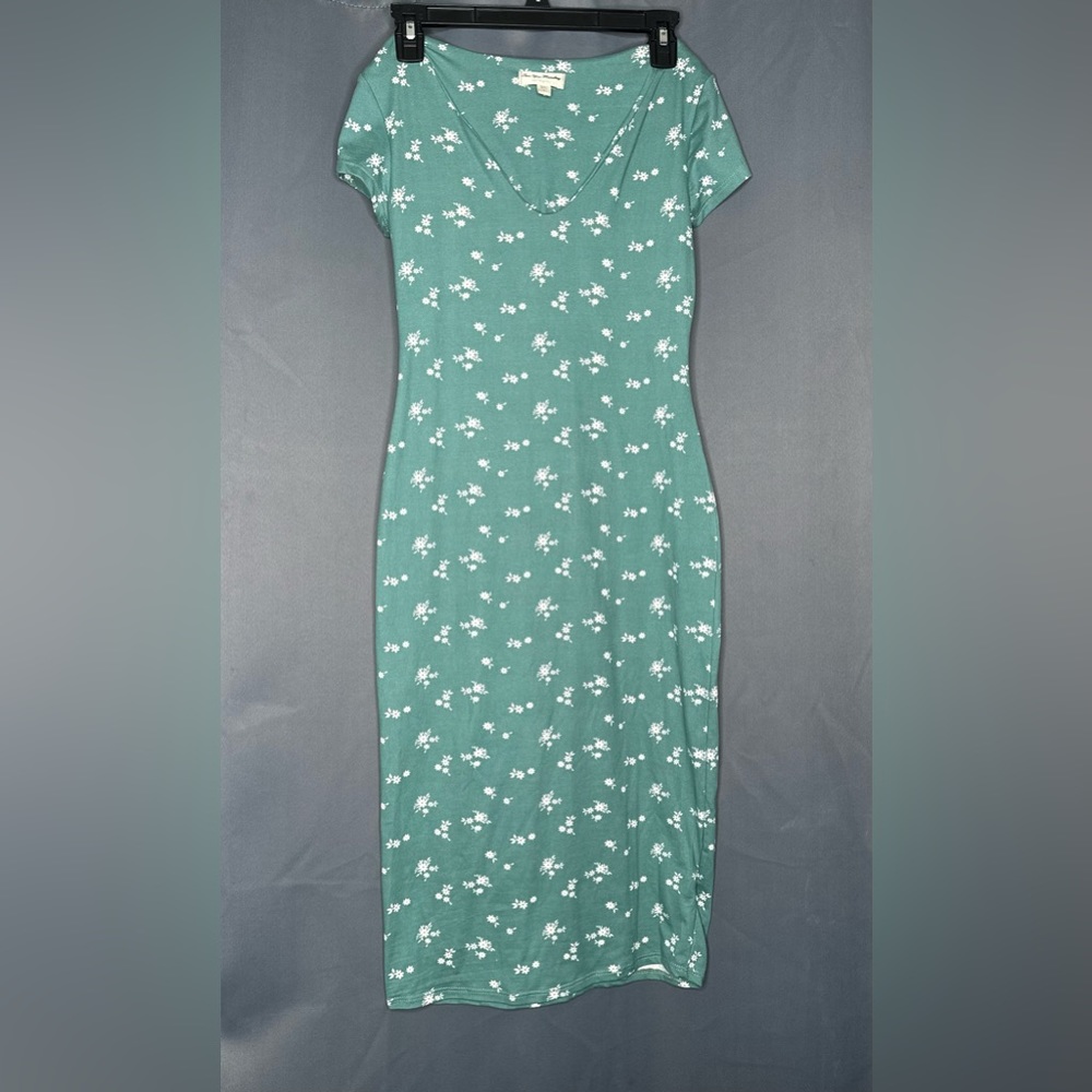 Women  maxi dress green with the little white flowers, size large